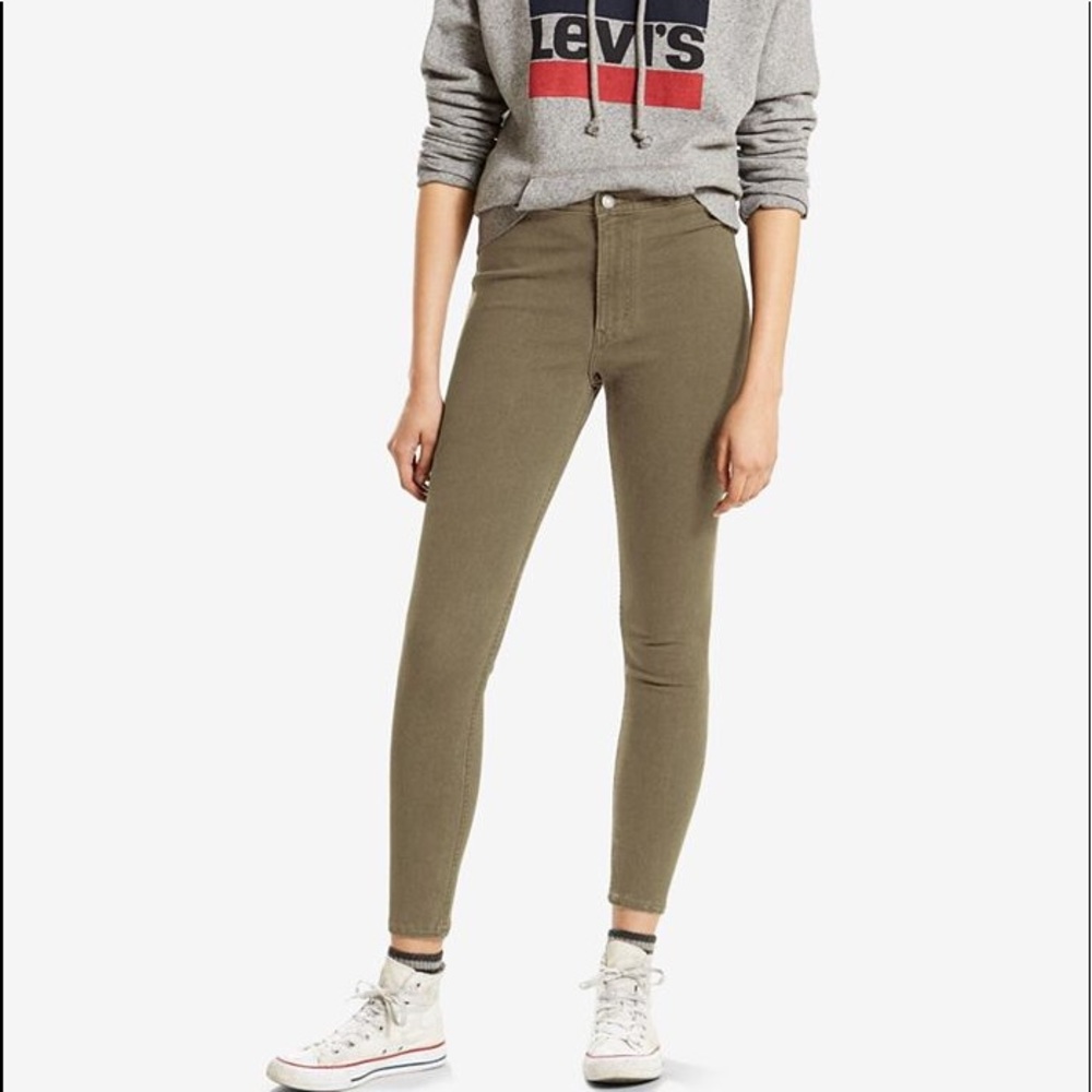 Levi’s Runaround Super Skinny High Rise Jean M